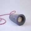 beton-fuggesztek-lampa-kis-buraval-sotet-szurke