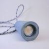 beton-fuggesztek-lampa-kis-buraval-vilagos-kek