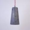 beton-fuggesztek-lampa-kis-buraval-sotet-szurke