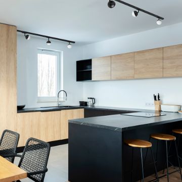 LYRA egy áramkörös sínre fekete tej akril 230V LED 5W  3000K